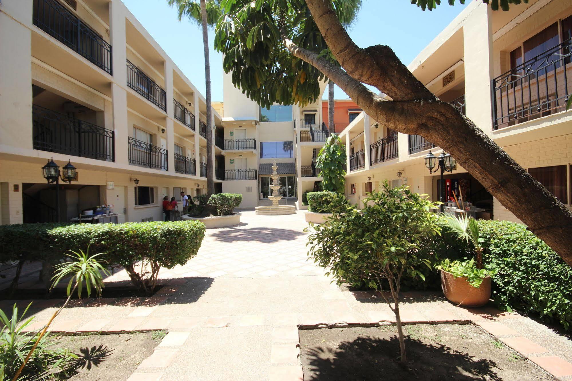 Hotel El Camino Inn & Suites Reynosa Eksteriør bilde